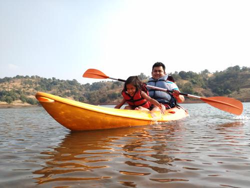 LAKESIDE CAMPING WITH WATERSPORTS